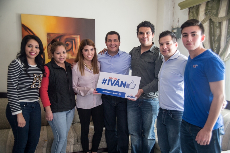 Iván Garza platicó con jóvenes panistas de Monterrey