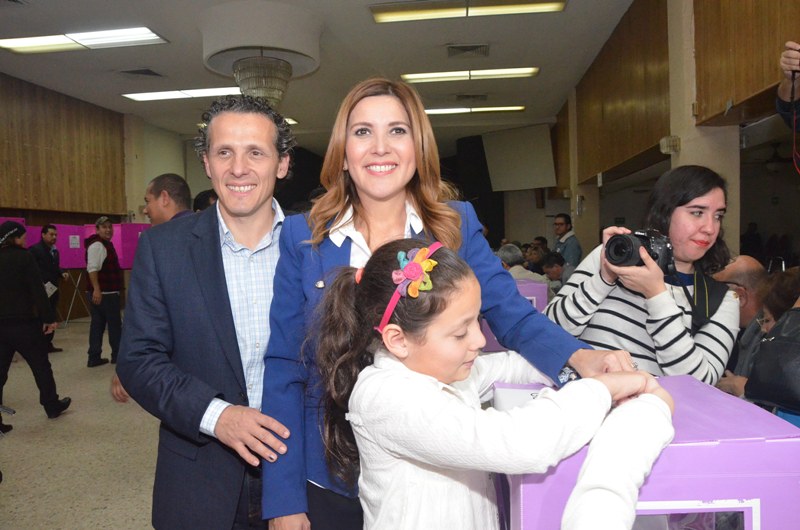 Margarita acudió con su familia a votar
