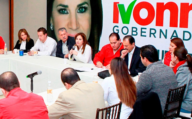 Ivonne Álvares se reunió con candidatos a diputaciones locales