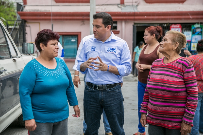 Iván Garza, candidato del PAN a la Alcaldía de Monterrey, propuso establecer en forma permanente capacitación a las mujeres 