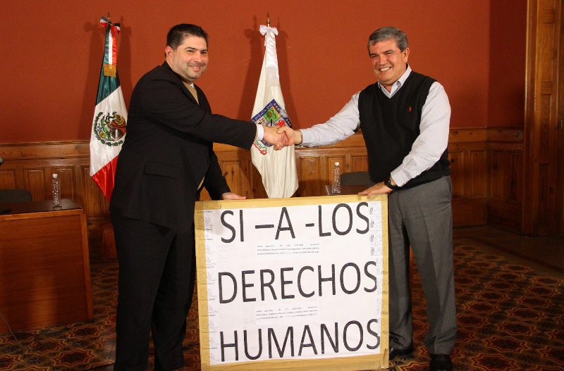 Arturo Salinas dijo que no gustó que irrumpiera junto a Manuel González (der) en el Congreso local