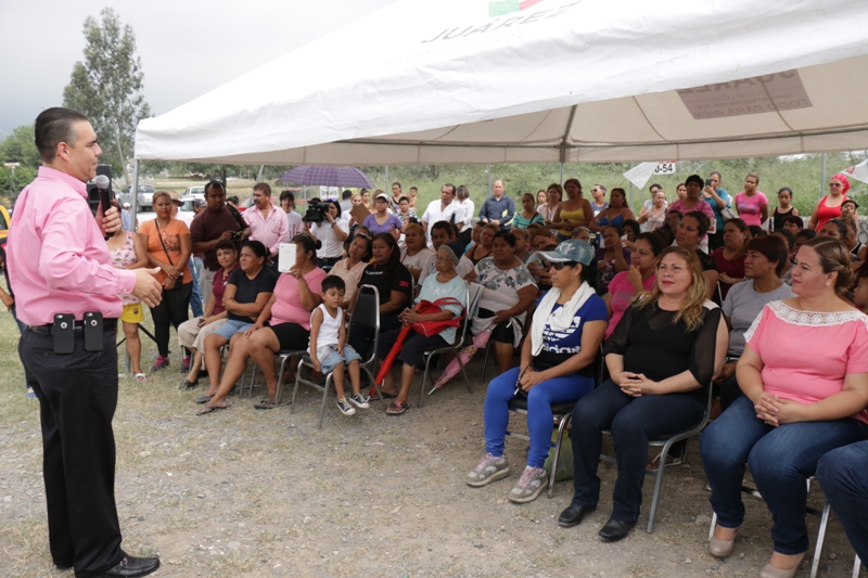 Vecinos del sector acompañaron al alcalde